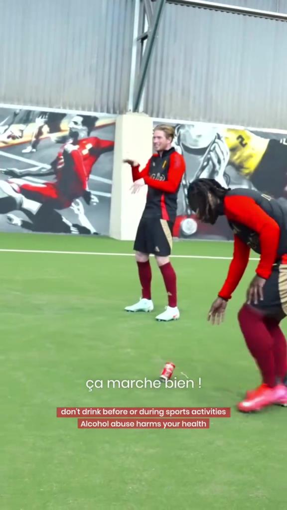 來自贊助商的任務！德布勞內的顛啤酒瓶挑戰！